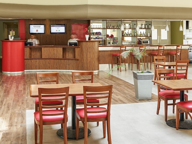 Imagen del bar/restaurante del Hotel Ibis Monterrey Aeropuerto. Foto 4