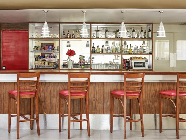 Imagen del bar/restaurante del Hotel Ibis Monterrey Aeropuerto. Foto 6