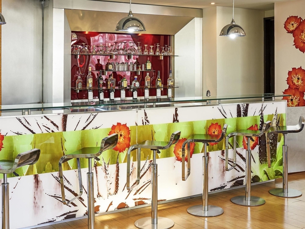 Imagen del bar/restaurante del Hotel Ibis Monterrey Valle. Foto 6