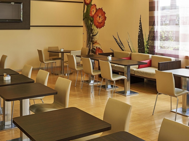 Imagen del bar/restaurante del Hotel Ibis Monterrey Valle. Foto 7