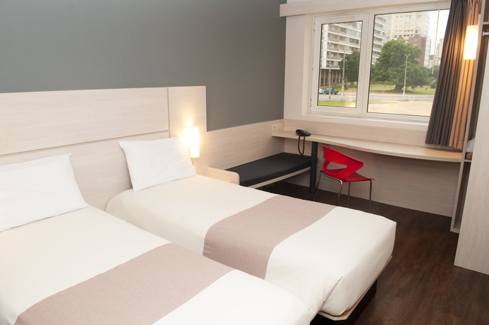 Imagen de la habitación del Hotel Ibis Montevideo Rambla. Foto 8