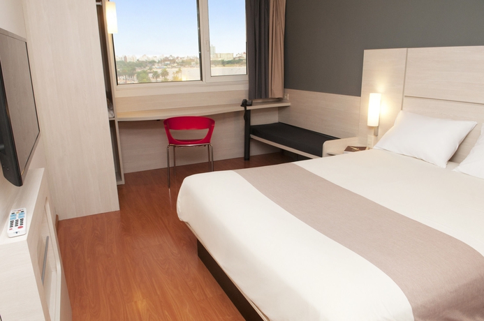 Imagen de los interiores del Hotel Ibis Montevideo Rambla. Foto 14