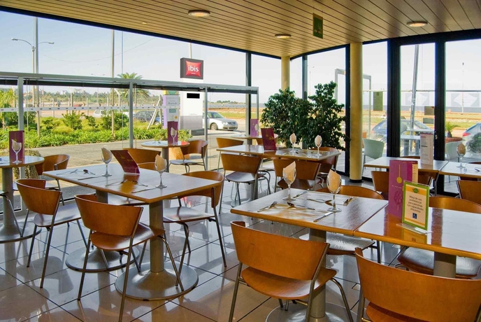 Imagen del bar/restaurante del Hotel Ibis Montevideo Rambla. Foto 6