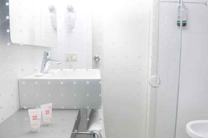 Imagen de la habitación del Hotel Ibis Montevideo Rambla. Foto 12