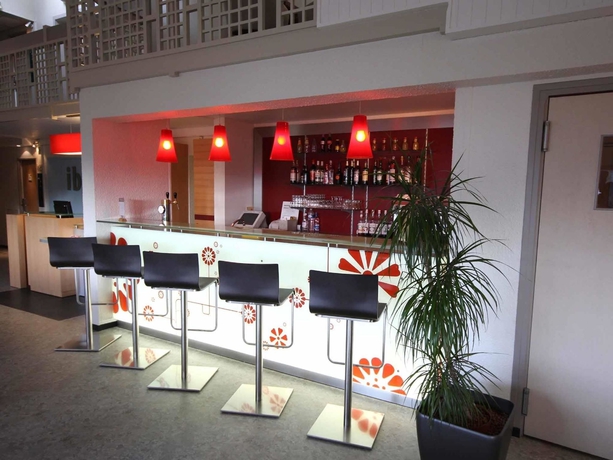 Imagen del bar/restaurante del Hotel Ibis Moulins Sud. Foto 3