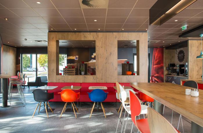 Imagen del bar/restaurante del Hotel Ibis Muenchen Airport Sued. Foto 3