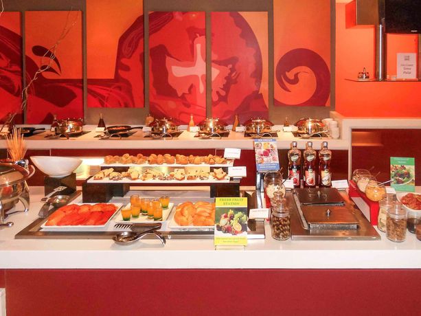 Imagen del bar/restaurante del Hotel Ibis Mumbai Airport. Foto 7