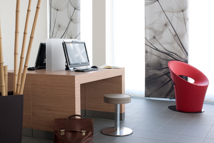 Imagen de los interiores del Hotel Ibis München City Süd. Foto 9