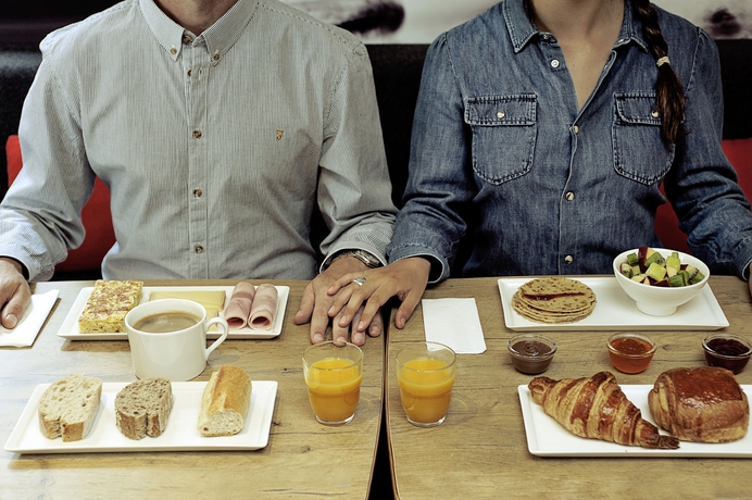 Imagen del bar/restaurante del Hotel Ibis Namur Centre. Foto 5