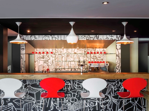 Imagen del bar/restaurante del Hotel Ibis Nantes Centre Gare Sud. Foto 8