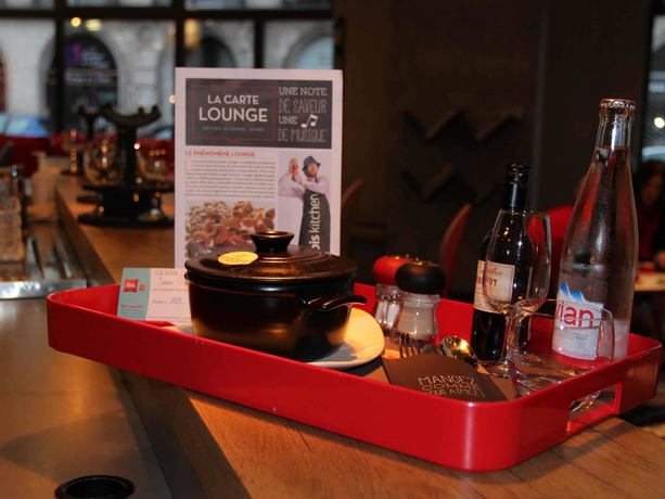 Imagen del bar/restaurante del Hotel Ibis Nantes Centre Tour Bretagne. Foto 8