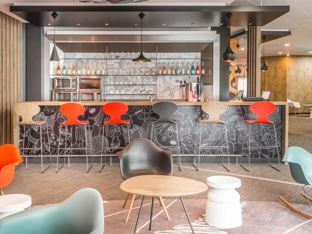 Imagen del bar/restaurante del Hotel Ibis Nantes Centre Tour Bretagne. Foto 9