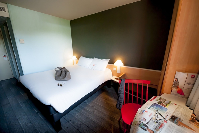 Imagen de la habitación del Hotel Ibis Nantes La Beaujoire Parc Expo. Foto 10