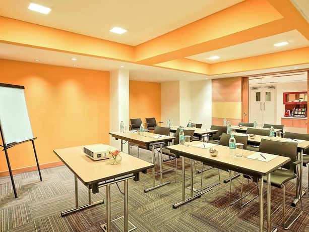 Imagen de los interiores del Hotel Ibis Navi Mumbai. Foto 11