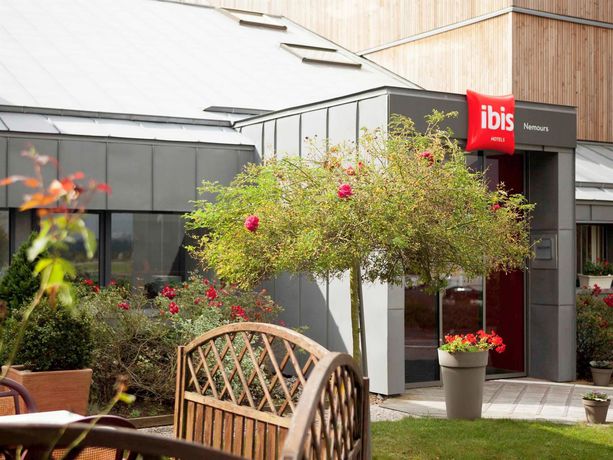 Imagen de los exteriores del Hotel Ibis Nemours. Foto 9