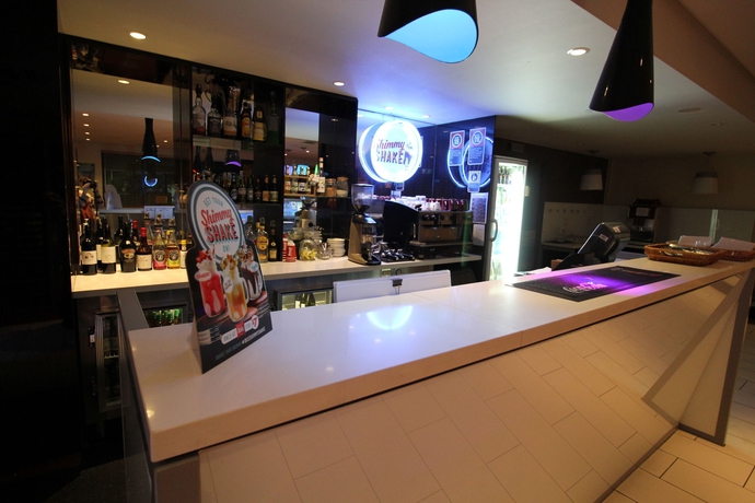 Imagen del bar/restaurante del Hotel Ibis Newcastle. Foto 5