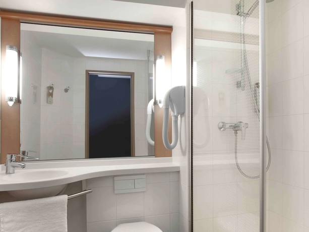 Imagen de la habitación del Hotel Ibis Nice Aéroport Promenade Des Anglais. Foto 17