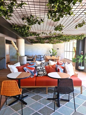 Imagen del bar/restaurante del Hotel Ibis Nice Aéroport Promenade Des Anglais. Foto 2