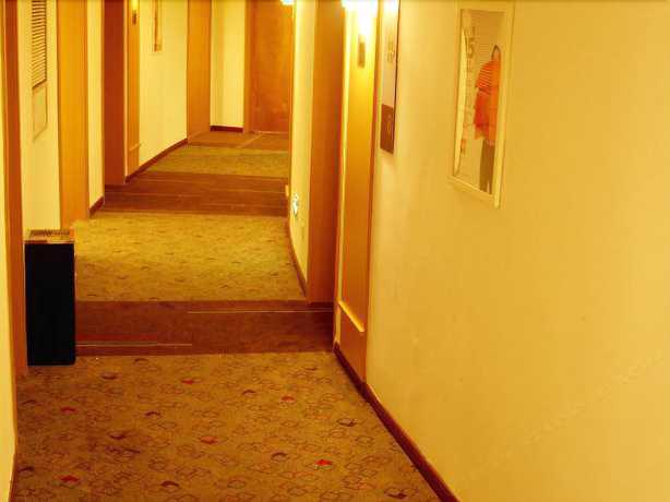 Imagen general del Hotel Ibis Ningbo Tianyi Square. Foto 3