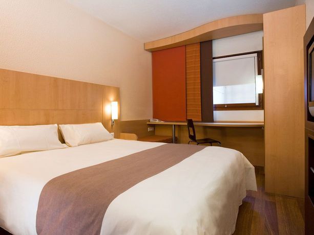 Imagen de los interiores del Hotel Ibis Ningbo Tianyi Square. Foto 14