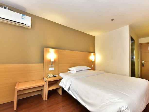 Imagen de los interiores del Hotel Ibis Ningbo Tianyi Square. Foto 15