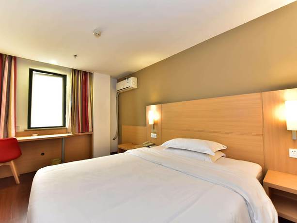 Imagen de la habitación del Hotel Ibis Ningbo Tianyi Square. Foto 12