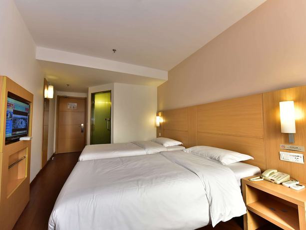 Imagen general del Hotel Ibis Ningbo Tianyi Square. Foto 6