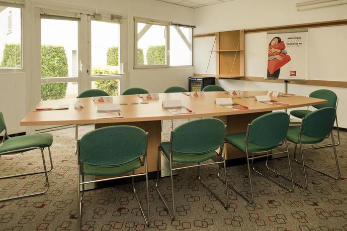 Imagen de los interiores del Hotel Ibis Nogent Sur Marne. Foto 8