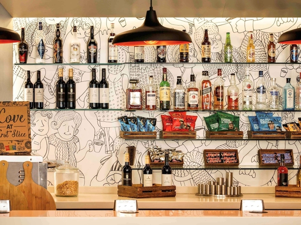 Imagen del bar/restaurante del Hotel Ibis Nottingham Centre. Foto 7