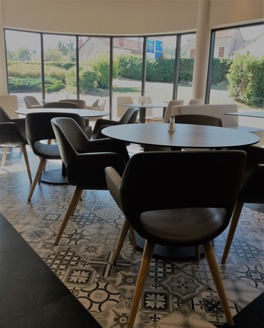 Imagen del bar/restaurante del Hotel Ibis Nuits Saint Georges. Foto 3