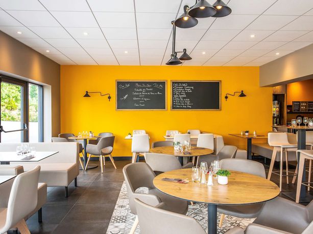 Imagen del bar/restaurante del Hotel Ibis Nuits Saint Georges. Foto 7