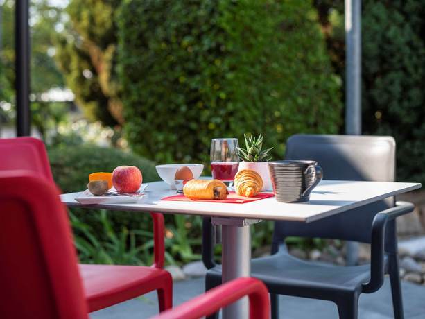 Imagen del bar/restaurante del Hotel Ibis Nuits Saint Georges. Foto 12