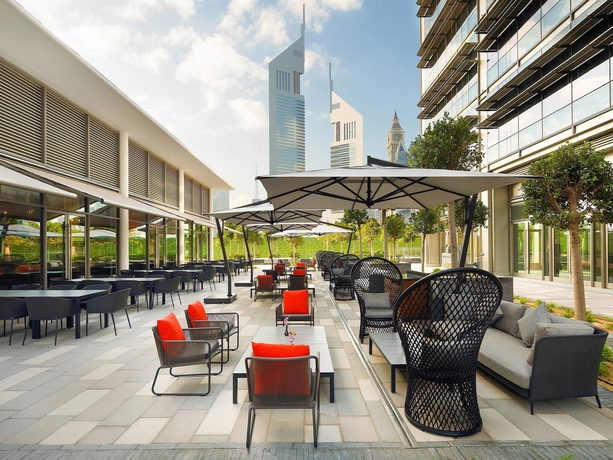 Imagen del bar/restaurante del Hotel Ibis One Central. Foto 7