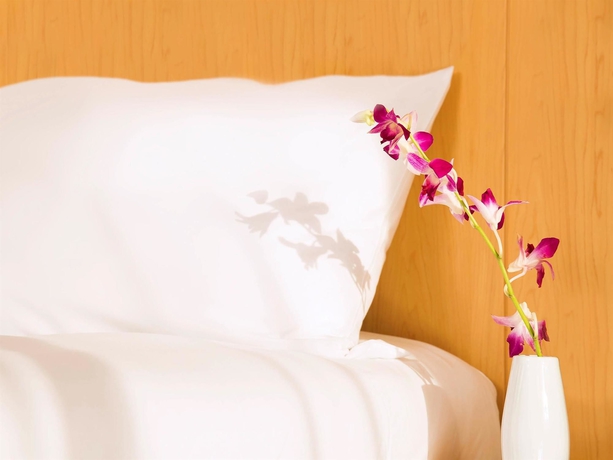 Imagen de la habitación del Hotel Ibis One Central. Foto 11