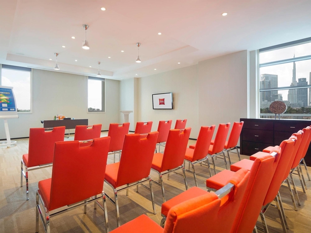 Imagen de los interiores del Hotel Ibis One Central. Foto 15