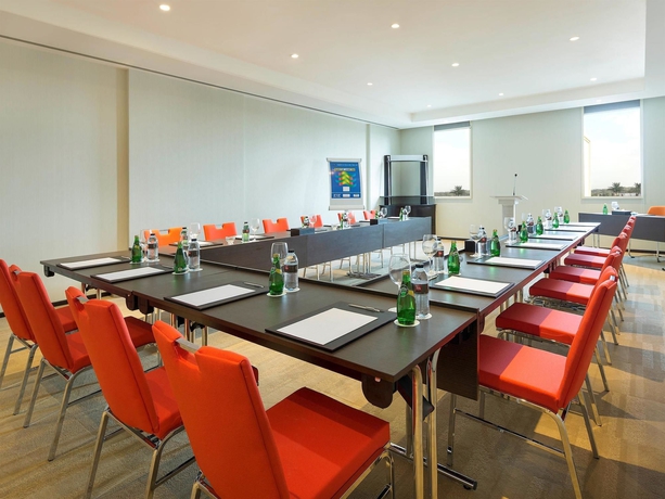 Imagen de los interiores del Hotel Ibis One Central. Foto 16