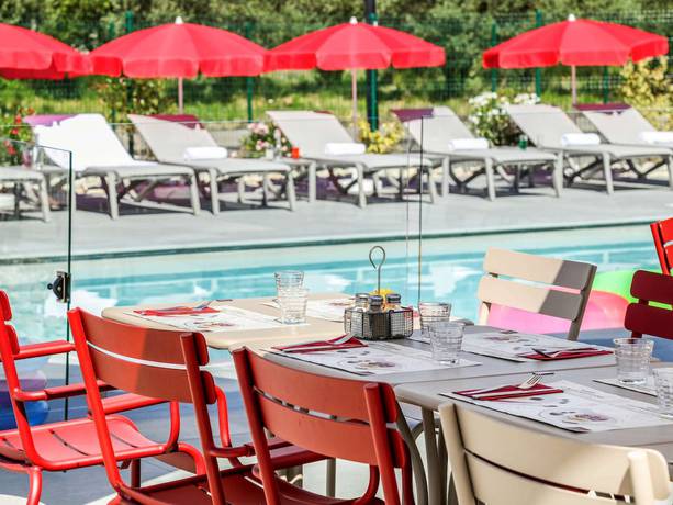 Imagen de la piscina del Hotel Ibis Orange Centre Échangeur A7 A9. Foto 18