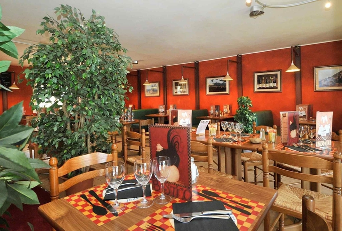 Imagen del bar/restaurante del Hotel Ibis Orange Sud. Foto 6