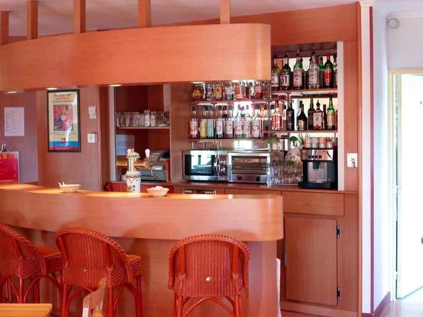 Imagen del bar/restaurante del Hotel Ibis Orange Sud. Foto 10