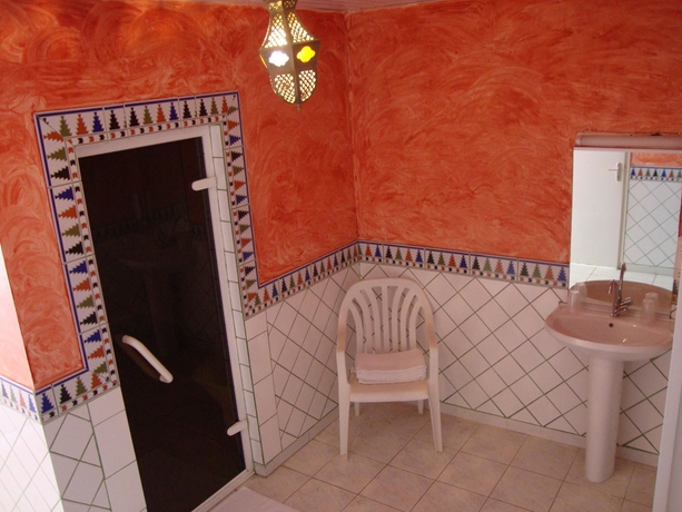 Imagen de la piscina del Hotel Ibis Orange Sud. Foto 16