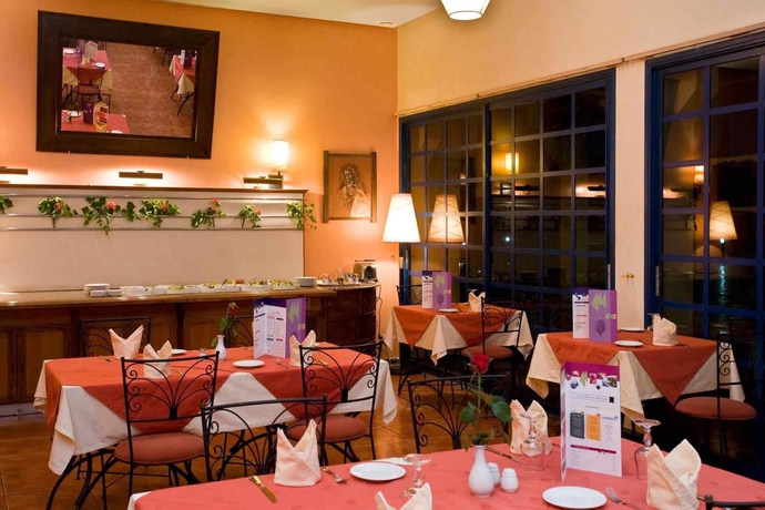 Imagen del bar/restaurante del Hotel Ibis Oujda. Foto 5