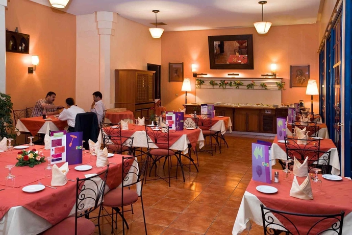 Imagen del bar/restaurante del Hotel Ibis Oujda. Foto 6