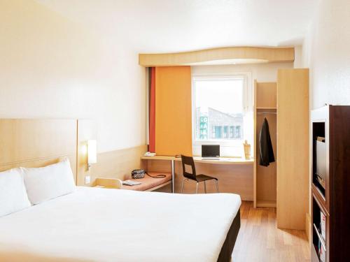 Imagen de la habitación del Hotel Ibis Oviedo. Foto 3