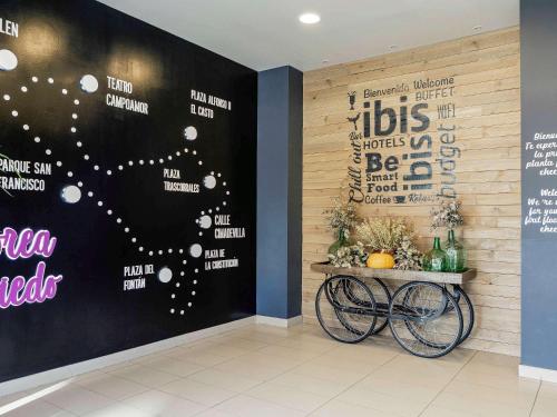 Imagen de los interiores del Hotel Ibis Oviedo. Foto 15