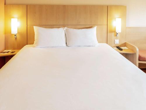 Imagen de la habitación del Hotel Ibis Oviedo. Foto 6