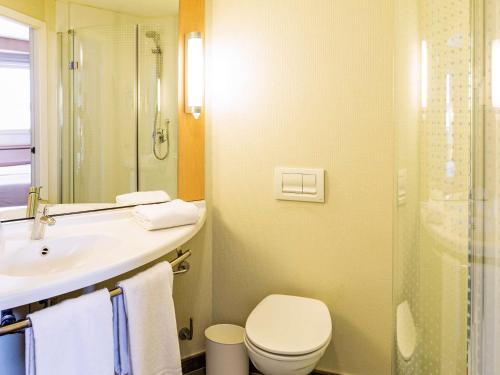 Imagen de la habitación del Hotel Ibis Oviedo. Foto 8