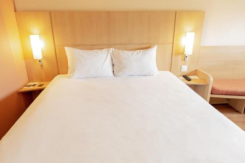 Imagen de la habitación del Hotel Ibis Oviedo. Foto 10