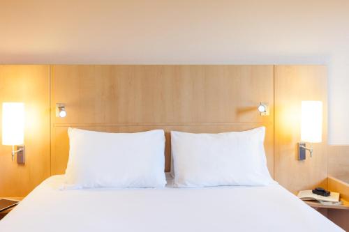 Imagen de la habitación del Hotel Ibis Oviedo. Foto 11