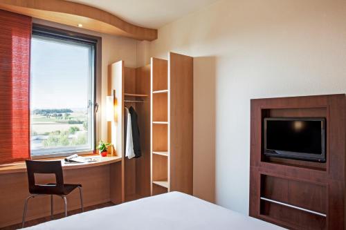 Imagen de la habitación del Hotel Ibis Oviedo. Foto 12