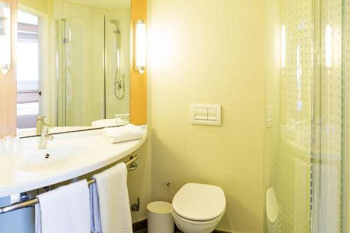 Imagen de la habitación del Hotel Ibis Oviedo. Foto 13